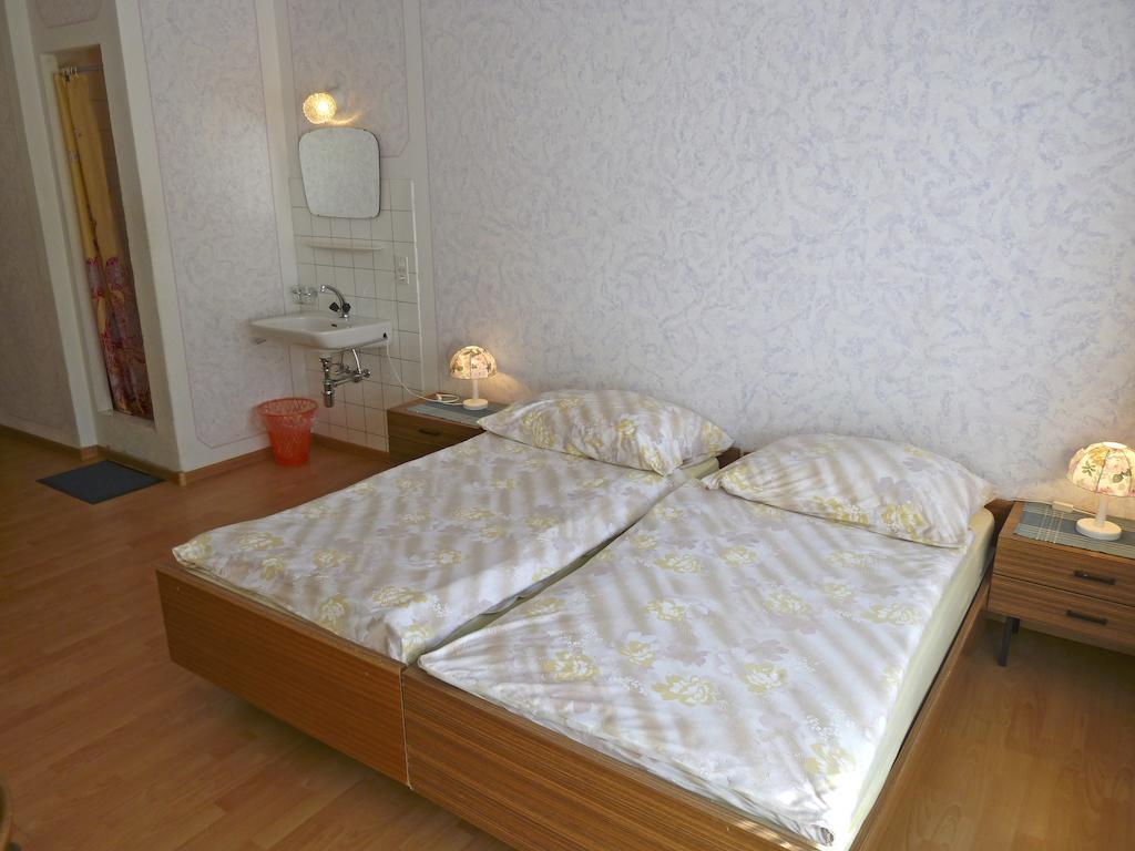 Pension Schoenblick Saas-Grund Habitación foto