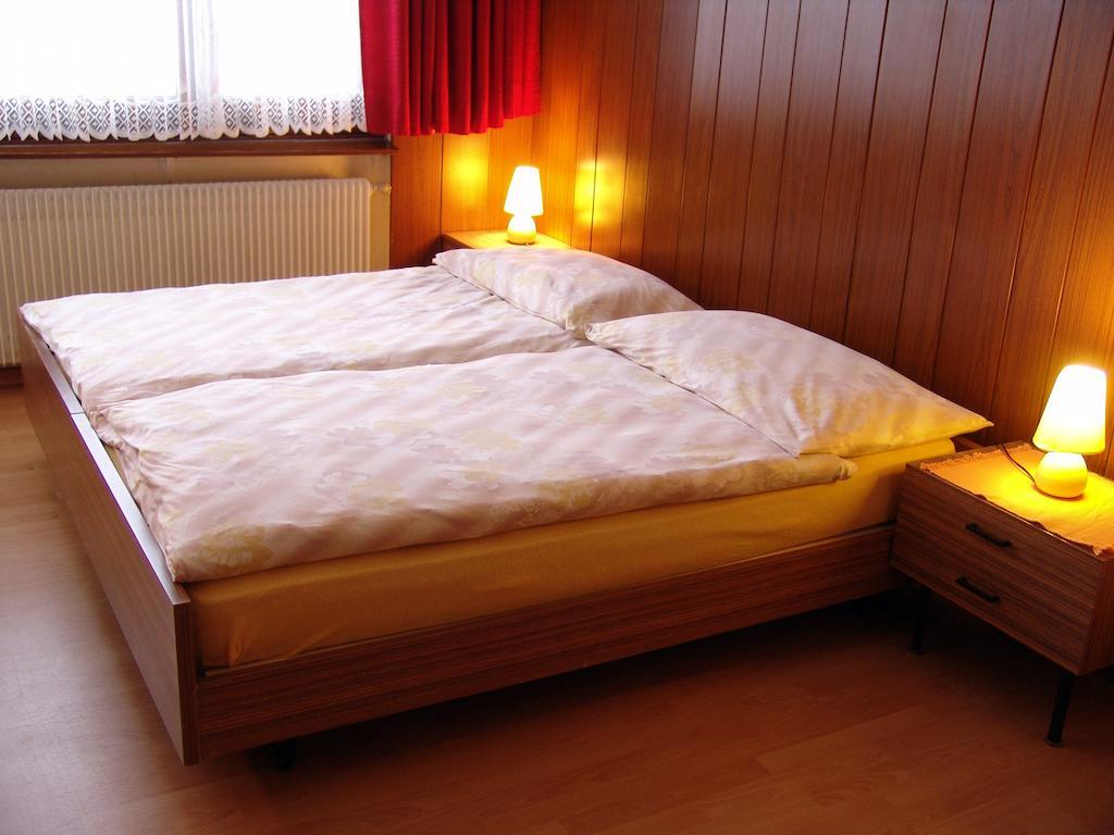 Pension Schoenblick Saas-Grund Habitación foto